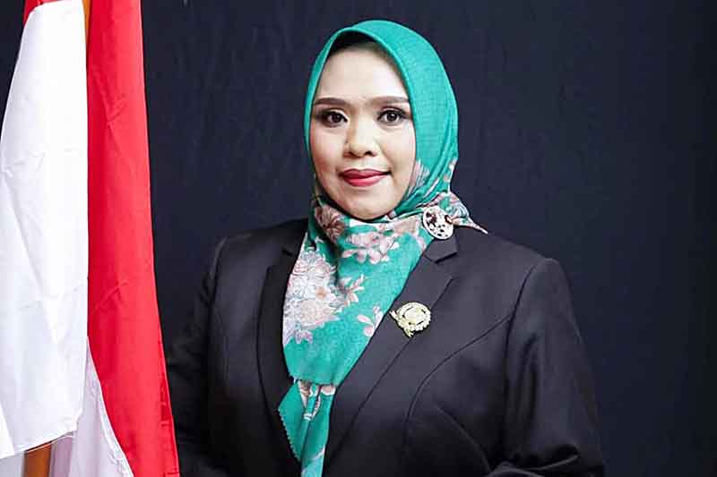 Anggota DPRD Murung Raya, Dina Maulida S HI