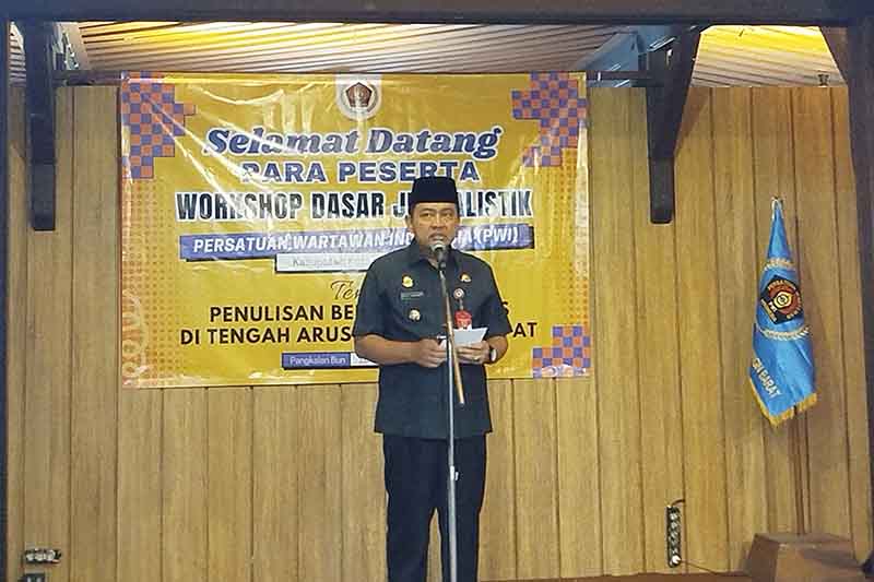 PWI Kobar Gelar Workshop Dasar Jurnalistik, Pj. Bupati Kemampuan Menulis Berita Penting di Tengah Arus Informasi 