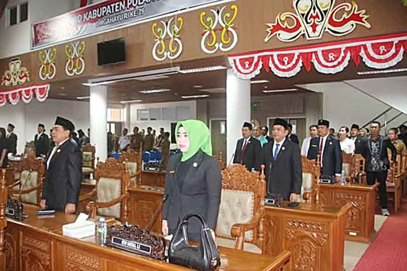 Anggota DPRD Pulpis, Dewi Santika.