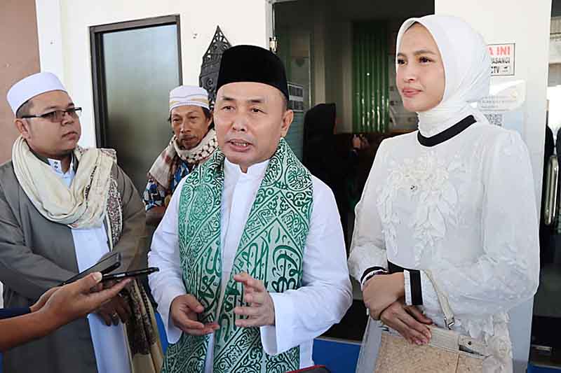 Gubernur Kalteng, H. Sugianto Sabran saat diwawancarai awak media