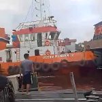 HANCUR! Tongkang Batu Bara Senggol Lanting Warga