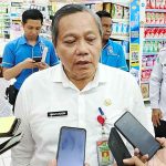 Kepala Dinkes Kotim, Umar Kaderi saat diwawancarai awak media