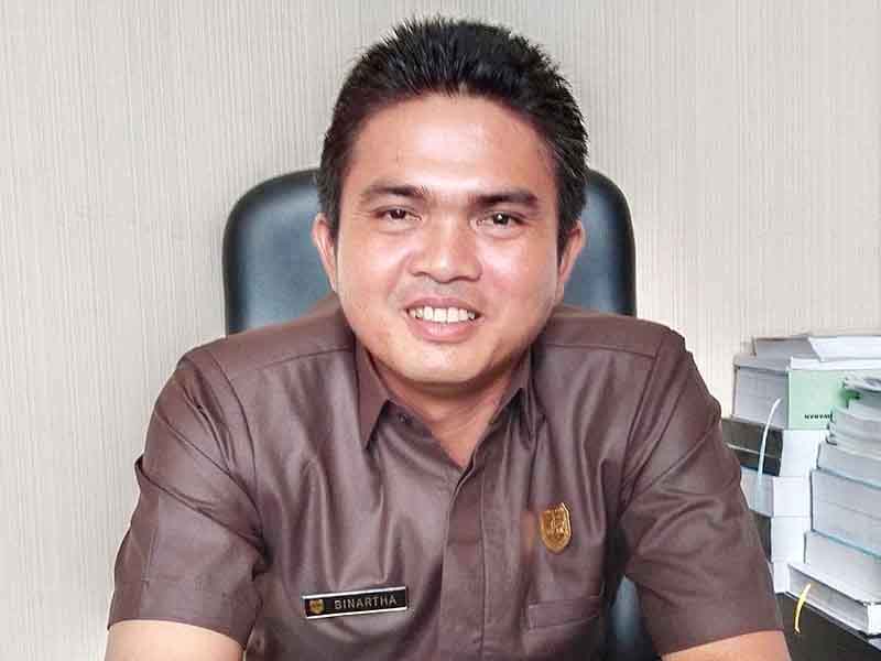 Ketua DPRD Gunung Mas Binartha.