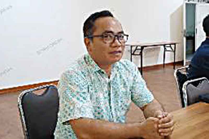 Ketua KPU Kabupaten Gumas Elfrinst G Tumon.