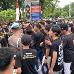 Mahasiswa Unjuk Rasa di Polda Kalteng