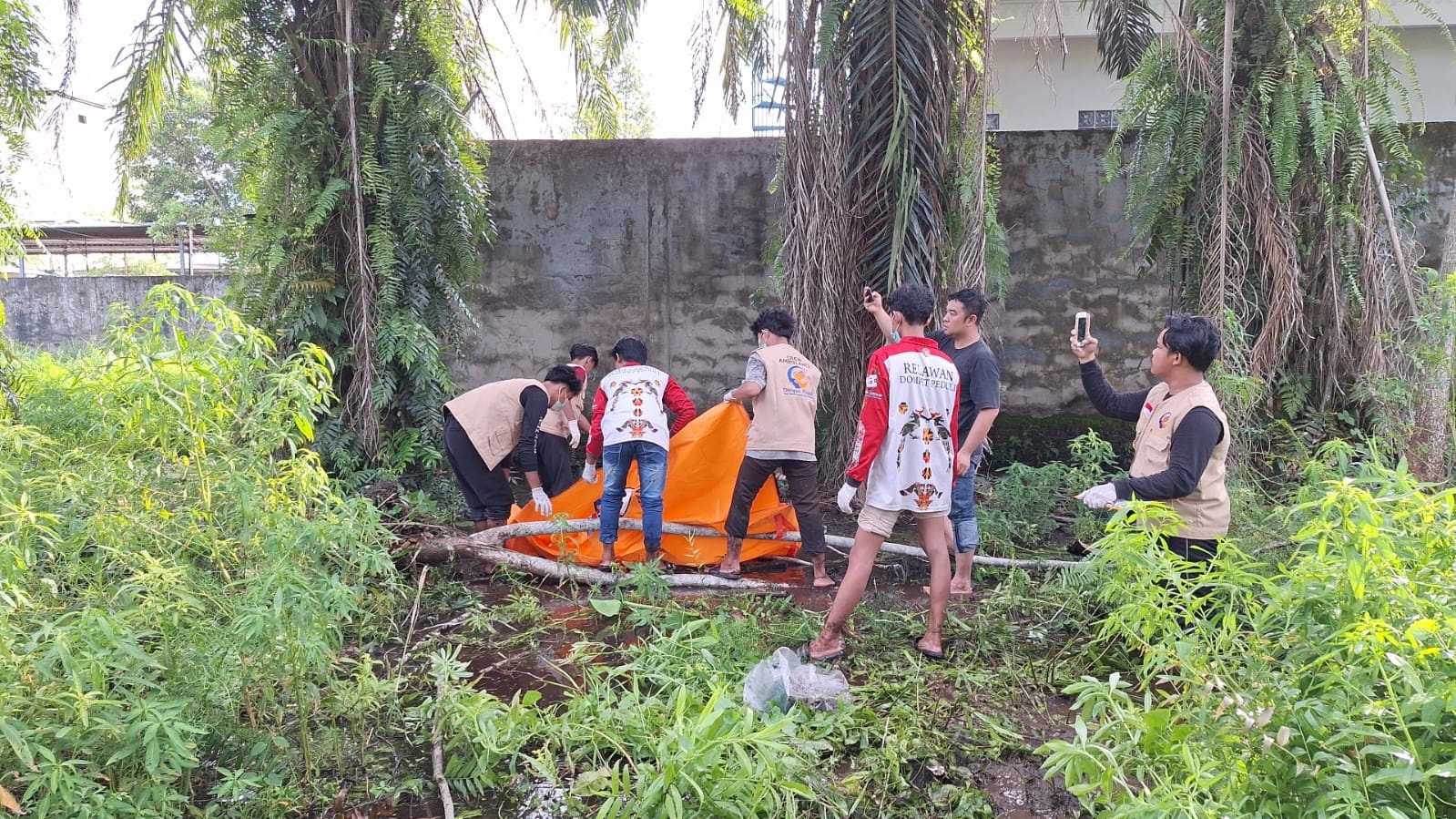 Mayat Tanpa Identitas Ditemukan Membusuk