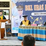 Pj Bupati Hadiri Wisuda Sekolah Lansia Uras Bajenta