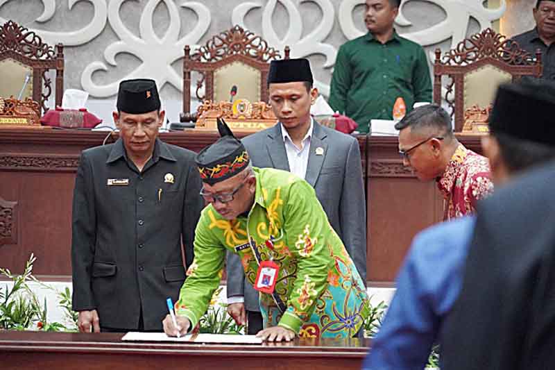 Plt Sekda Hadiri Paripurna Pembahasan Raperda APBD 2025
