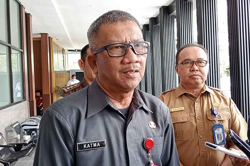 Plt Sekda Kalteng, Katma F Dirun saat diwawancarai