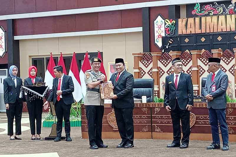 Wagub Serahkan DIPA dan TKD Tahun Anggaran 2025