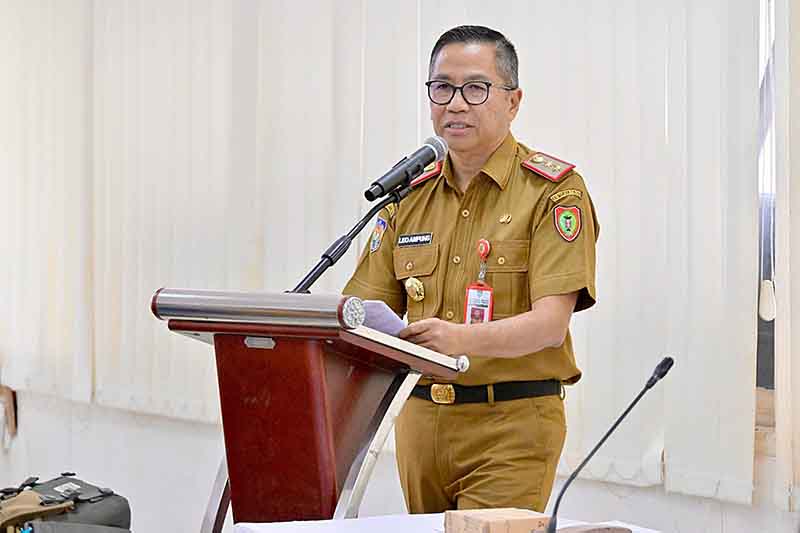 Kepala Bappedalitbang Provinsi Kalteng, Leonard S. Ampung sampaikan sambutan