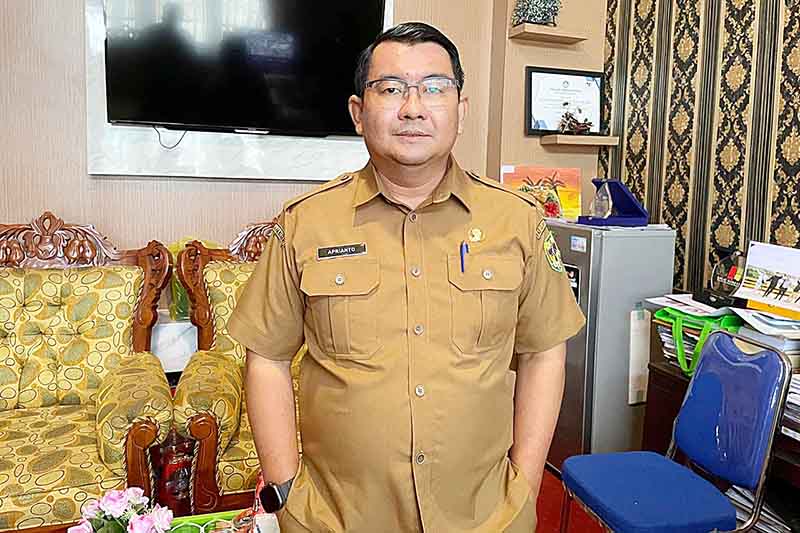 Kepala Disdikpora Gumas Aprianto