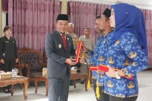 Pj Bupati Sukamara Lantik 13 Penjabat Fungsional 