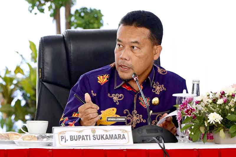 Pj Bupati Sukamara, Rendy Lesmana saat memberikan arahan