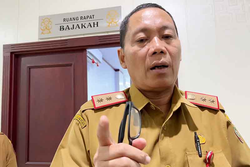 Sahli Gubernur Kalteng Bidang Ekonomi, Keuangan dan Pembangunan, Yuas Elko saat diwawancarai awak media