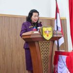 Anggota DPRD Gunung Mas, Rayaniati Djangkan saat membacakan pidato
