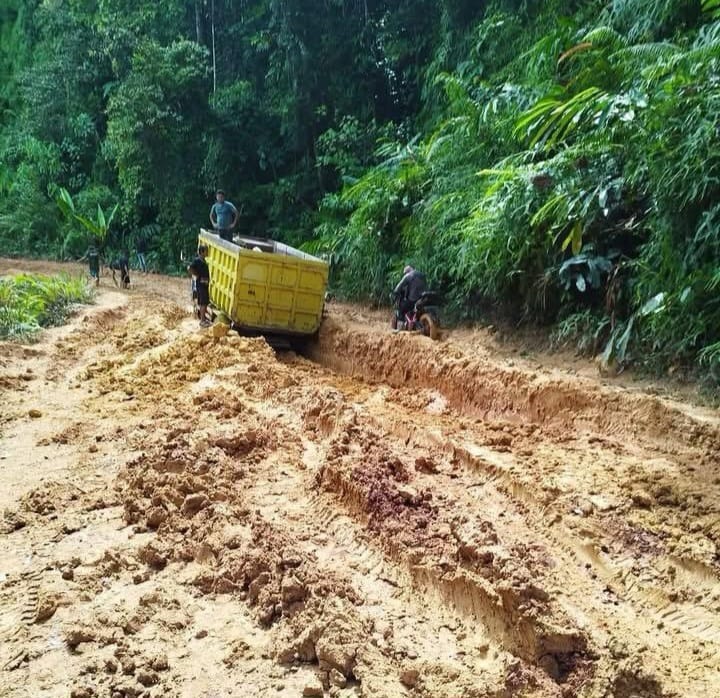 Jalan Rantau Pulut–Tumbang Manjul Rusak Parah