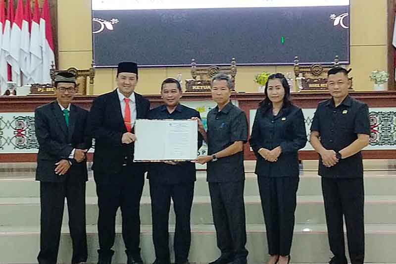Paripurna Pengumuman Tetapkan Rizky Aditya Putra dengan Abdul Hamid Menjadi Bupati Dan Wabup Lamandau