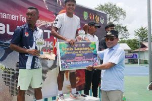 Pj Bupati Tutup Turnamen Tenis Lapangan Bupati Cup ll 