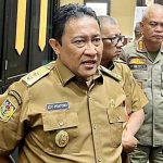 Wagub Kalteng, H. Edy Pratowo diwawancara awak media