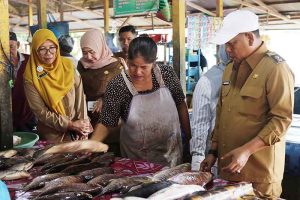 Wakil Bupati Lakukan Peninjauan Harga dan Ketersediaan Bahan Pokok di Pasar Saik