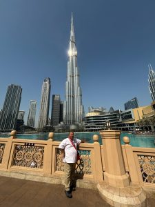 Bangun Burj Khalifa Sampai Taksi ke Luar Angkasa