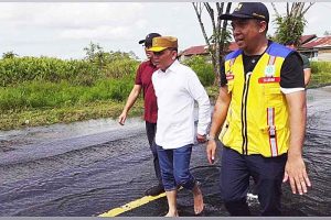 Gubernur Tinjau Kerusakan Jalan Lingkar Luar 