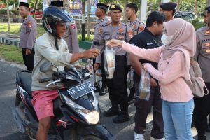 Polres Sukamara Bersama Media Gelar Berbagi Takjil dan Buka Bersama
