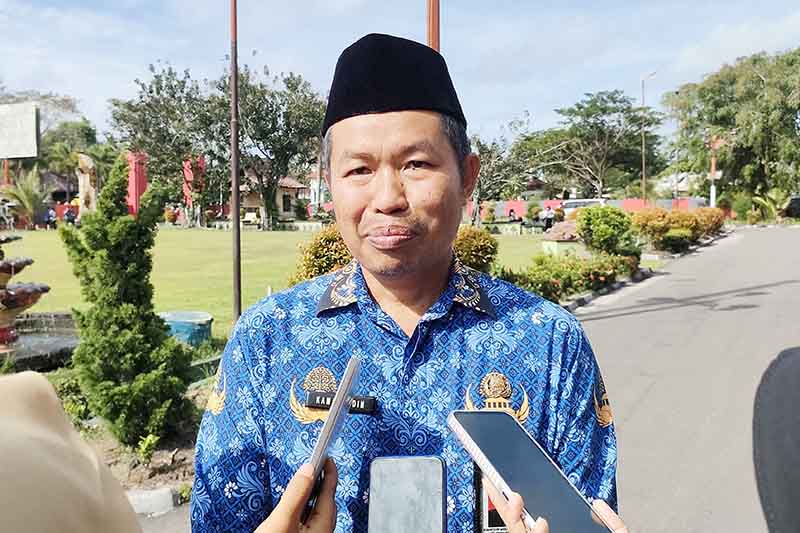 Kepala BKPSDM Kotim, Kamruddin Makkalepu saat diwawancarai