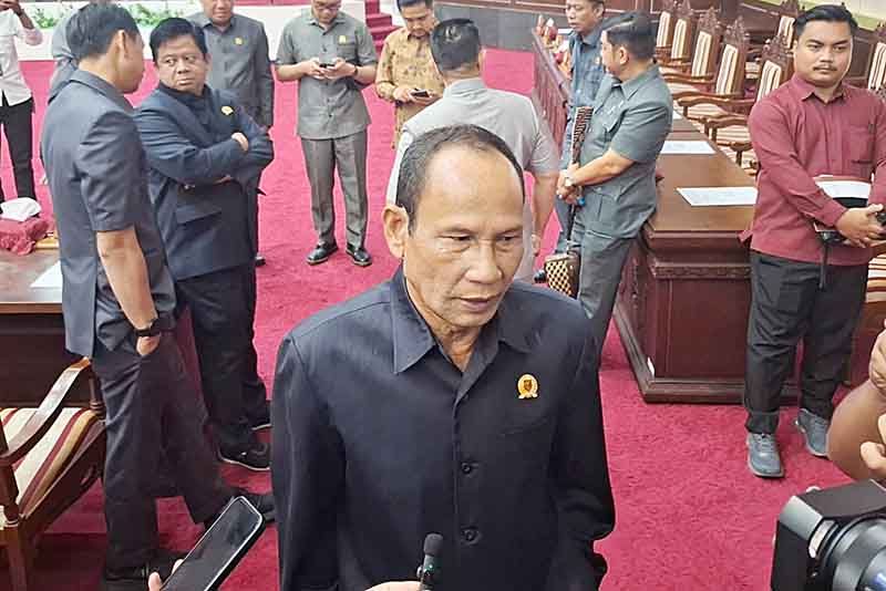 Ketua DPRD Kalimantan Tengah, Arton S. Dohong ketika diwawancarai awak media