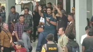 Massa Minta Pasangan Agi-Saja Didiskualifikasi