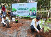Bupati Tanam Pohon Matoa Momen Peringati Hari Bumi