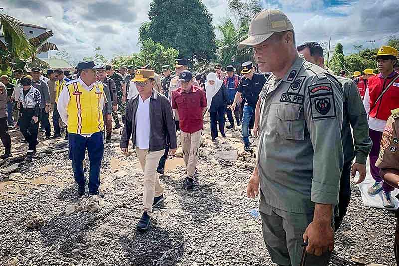 Satpol PP Kawal Ketat Peninjauan Lokasi Banjir 
