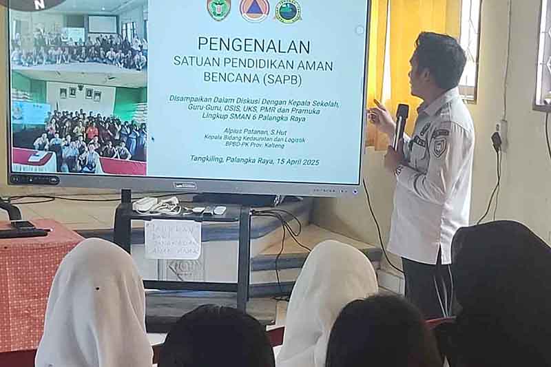 Sosialisasikan Pendidikan Aman Bencana di Dua Sekolah