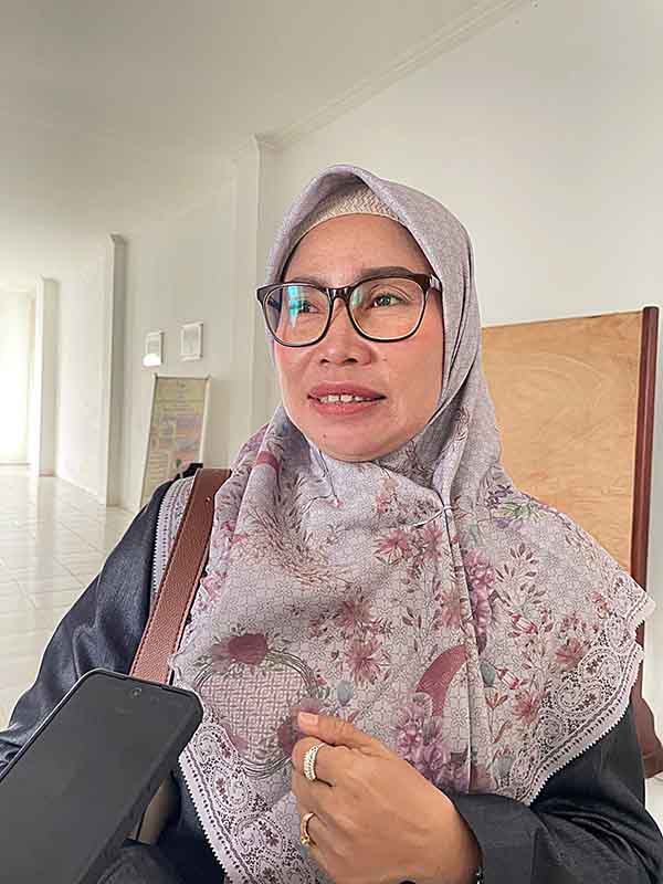 Anggota DPRD Gunung Mas Sahriah