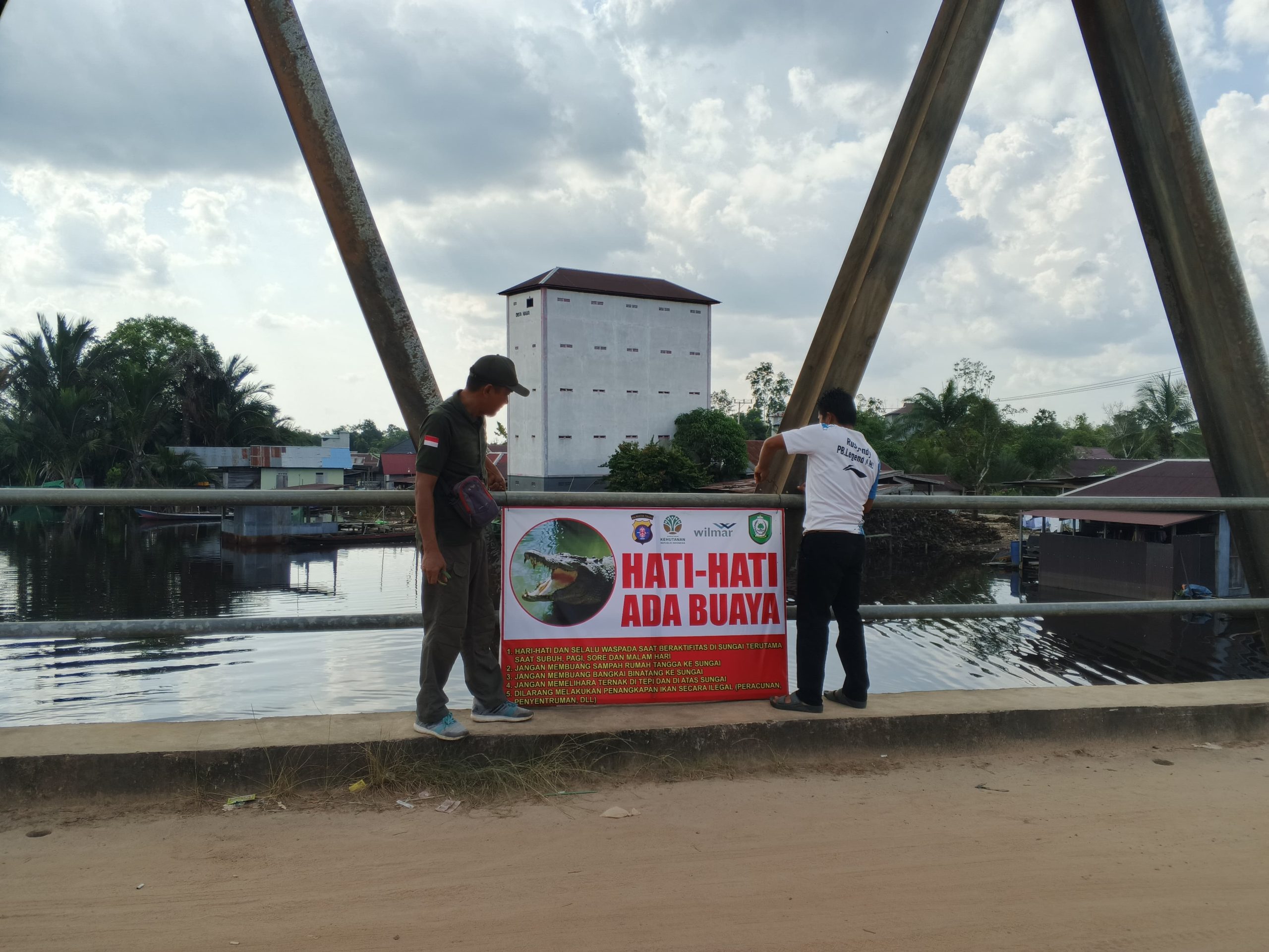 BKSDA Sampit Pasang Papan Peringatan Awas Buaya