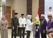 Bupati Berangkatkan Jemaah Calon Haji Kobar 