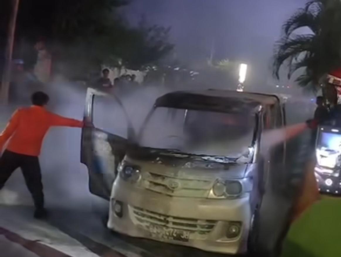Mobil Terbakar, Pengunjung Expo Kapuas Panik