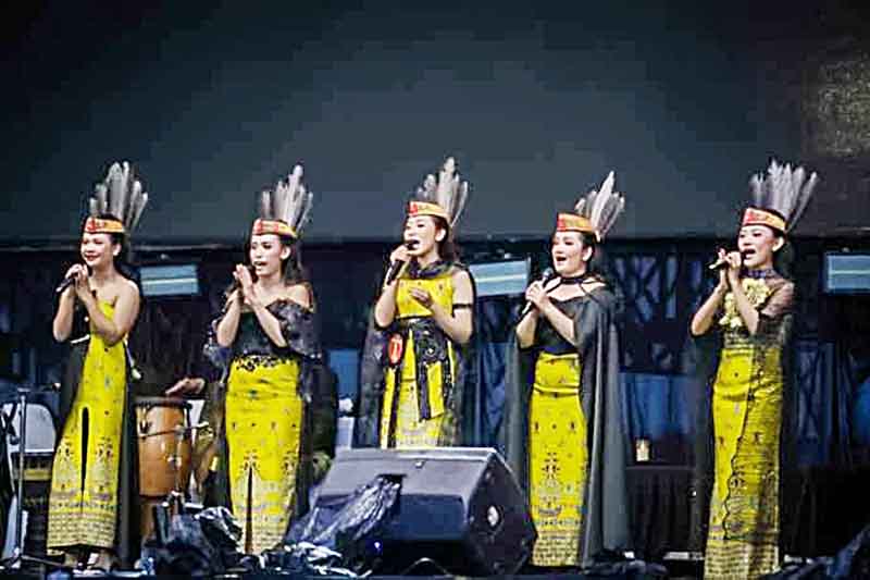 Parade Lagu Daerah tak Kalah Bergemuruh dengan Karungut