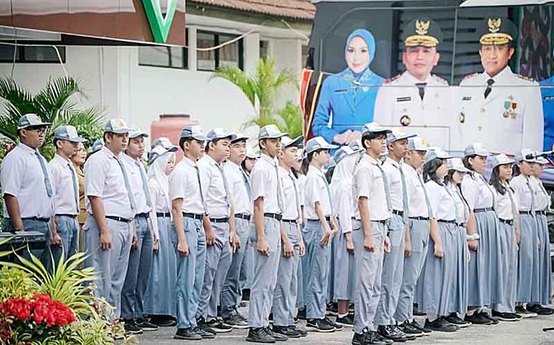 Plt Kadisdik Sampaikan Pesan Menteri Komdigi dalam Upacara Harkitnas