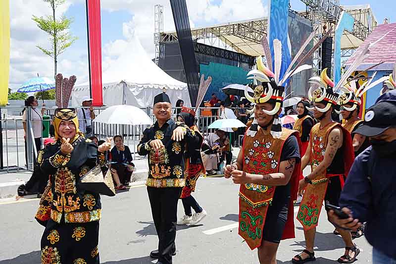 Tampilkan Tarian Gelang Dadas sebagai Tanaman Khas Kalteng