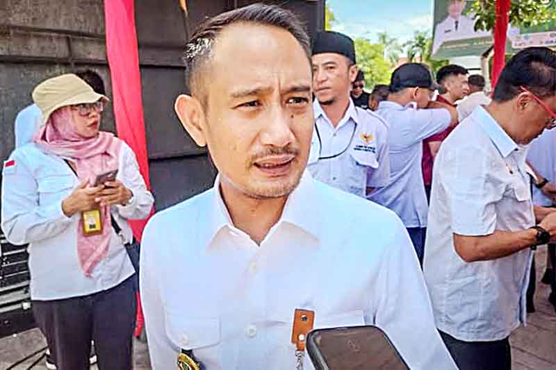 Wali Kota Palangka Raya, Fairid Naparin saat diwawancarai