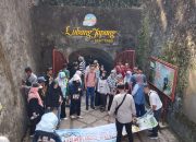 Pegawai Depdagri Histeris, Menolak Masuk Bunker