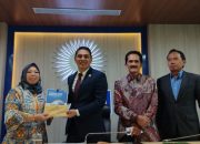 Bupati Kobar Serahkan Proposal Usulan Pembangunan Bandara Baru 