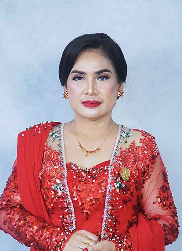 Anggota DPRD Gunung Mas, Elvie Esie.