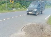 Jalan Trans Kalimantan di Mantaren Terancam Amblas