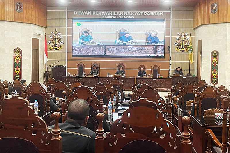 Seluruh Fraksi di DPRD Kapuas Sampaikan Pandangan Umum 