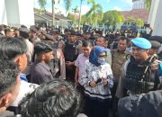 Aksi Damai di DPRD Kalteng Diwarnai Kericuhan