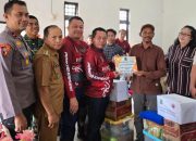 Wiyatno Serahkan Bantuan untuk Korban Kebakaran di Dadahup