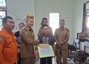 Pemkab Gumas Serahkan Bantuan bagi Warga Terdampak Kebakaran